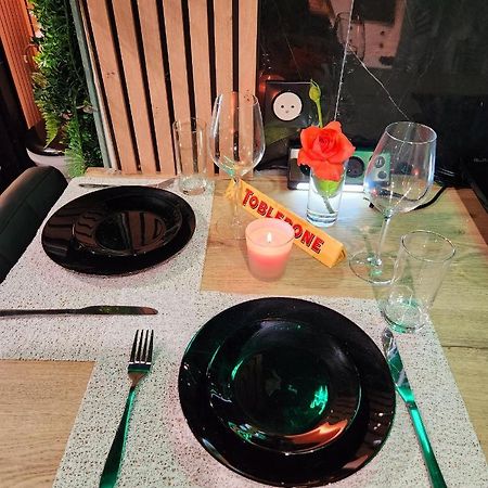Jungle House Avec Jacuzzi A 10 Min De Disneyland -Taille Chambre- Conde-Sainte-Libiaire Exterior foto