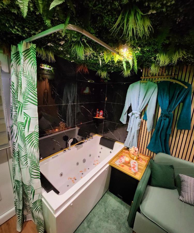 Jungle House Avec Jacuzzi A 10 Min De Disneyland -Taille Chambre- Conde-Sainte-Libiaire Exterior foto