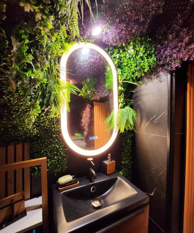 Jungle House Avec Jacuzzi A 10 Min De Disneyland -Taille Chambre- Conde-Sainte-Libiaire Exterior foto